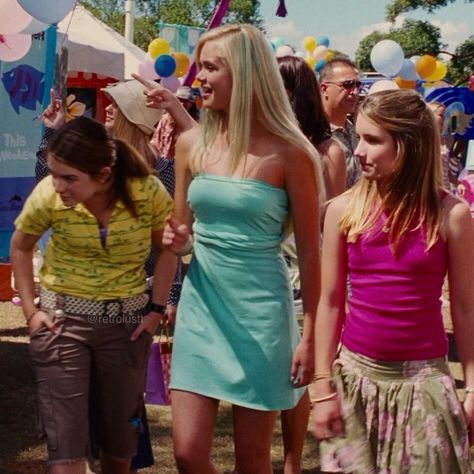 Greece Movie, Early 2000s Movies, Aquamarine Movie, Sara Paxton, Aqua Party, Natasha Lyonne, Summer Movie, Chick Flicks, Movies Outfit