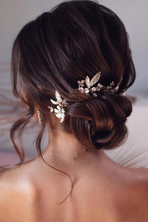 Wedding Hairstyles Medium Length, Hairstyles Indian, Updo Wedding, Wedding Hairstyles Bride, Bridal Hair Updo, Elegant Wedding Hair, Wedding Hair Ideas, Up Dos For Medium Hair, Best Wedding Hairstyles