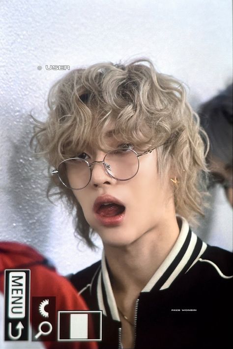 Wonbin Blonde Curly Hair, Won Bin Riize, Wonbin Curly Hair, Woobin Riize, Taehyung And Rosé, Park Wonbin, Joker Pics, Blonde Curly Hair, Won Bin