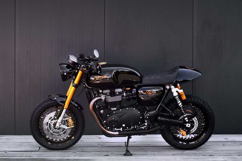 Power of Three - Unikat Thruxton RS | Return of the Cafe Racers Thruxton Rs, Motor Modif, Classic 350 Royal Enfield, Gas Tank Paint, Triumph Moto, Motorcycle Ideas, Power Of Three, Triumph Cafe Racer, Best Motorbike