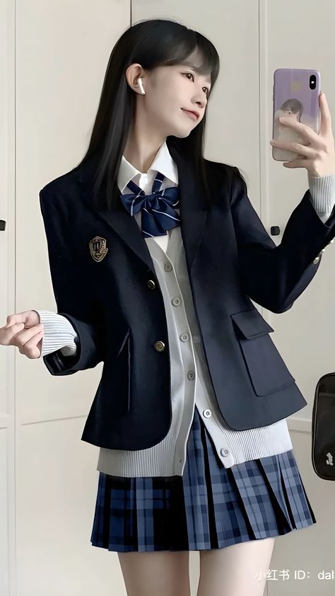 Girl Japanese Style School, Japan High School Uniform Girl, Japanese School Aesthetic Uniform, Japanese High School Outfits, School Uniforms Korean, Japanese School Outfits, Japan High School, Japanese High School Uniform, Japan Uniform