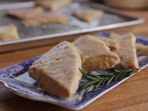 Get this all-star, easy-to-follow Lemon-Rosemary Scones recipe from Ree Drummond Lemon Rosemary Scones, Rosemary Scones, Savory Scones, Lemon Rosemary, Food Network Canada, Scones Recipe, Pioneer Woman Recipes, Ree Drummond, Scone Recipe