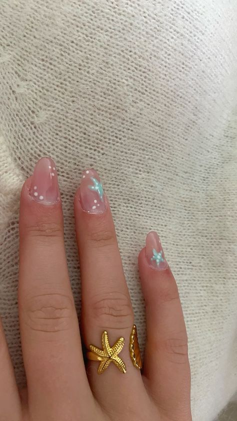 Summer Acrylic Nails Starfish, Summer Nail Inspo Starfish, Nails Summer Inspo 2024, Starfish On Nails, Summer Nails With Starfish, Starfish Nail Designs, Nail Ideas For Hawaii, White Starfish Nails, Starfish Nail Ideas