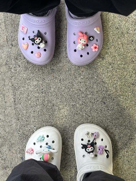 Crocs Charms Sanrio, Purple Crocs Jibbitz Ideas, Stucco Crocs Jibbitz, Croc Charms For Purple Crocs, Sanrio Crocs Aesthetic, Sanrio Crocs Jibbitz, Crocs Charm Aesthetic, Crocs Purple Aesthetic, Light Purple Crocs Outfit