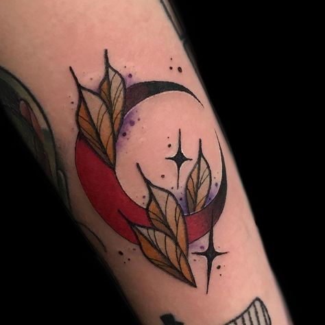 Neo Trad Moon Tattoo, Neotraditional Moon Tattoo, Neotraditional Book Tattoo, Neo Traditional Elbow Tattoo, Simple Neotraditional Tattoo, Neo Traditional Moon Tattoo, Shared Tattoos, Traditional Moon Tattoo, New School Tattoo Designs