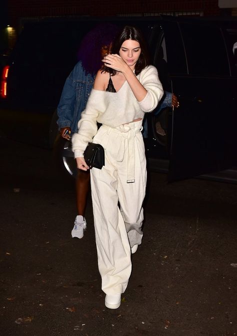 Stile Kendall Jenner, Kendall Jenner Street Style, Street Girl, Kendall Style, Kardashian Kollection, Evolution Of Fashion, Kendall Jenner Outfits, Jenner Outfits, Jenner Style