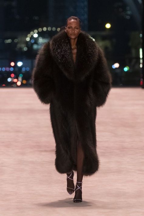 saint laurent fur coat Outfit Inspo Casual, Streetwear Fashion Women, Fur Fashion, Outfit Inspo Fall, Mode Vintage, Mode Inspiration, Fashion Killa, Autumn Winter Fashion, The Fashion