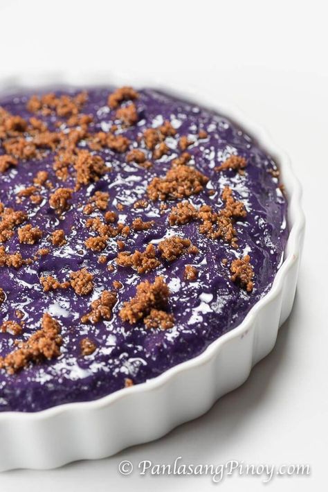 Ube kalamay is a type of Filipino “kakanin” (also referred to as rice cake). It made from grated purple yam, which is known as “ube” in the Philippines. Kalamay Recipe, Ube Recipe, Filipino Kakanin, Bibingka Recipe, Filipino Dessert Recipes, Filipino Snacks, Pinoy Dessert, Ube Recipes, Philippines Recipes