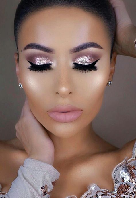 Sempre iluminada😍 Glittery Eyes, Shimmery Eyeshadow, Simple Eyeshadow, Wedding Makeup Tips, Braut Make-up, Makijaż Smokey Eye, Wedding Makeup Looks, Elf Makeup, Stunning Makeup