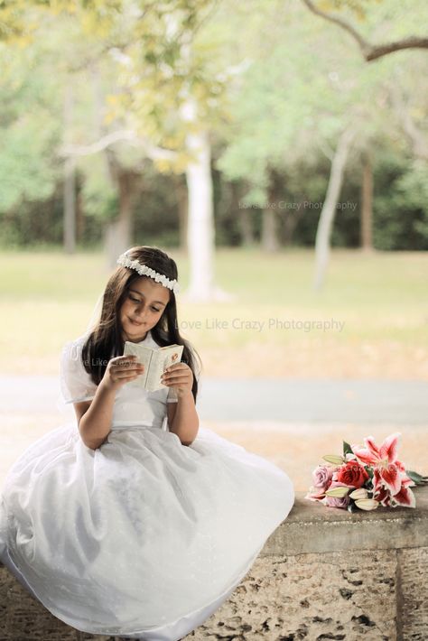 First Communion Photo Ideas, Holy Communion Photoshoot, First Communion Photoshoot, Communion Photoshoot, Communion Photos, Crazy Photography, Love Like Crazy, First Communion Decorations, Communion Decorations