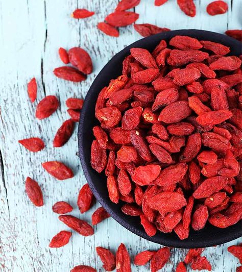 Goji Berries Benefits, Antioxidants Benefits Skin, Benefits Of Berries, Complementary Medicine, Anti Oxidant Foods, Micro Nutrients, Berry Juice, Bowl Of Cereal, Acai Berry