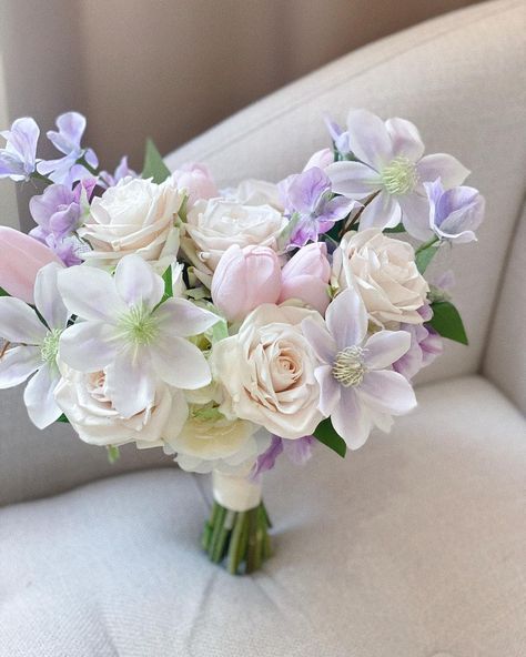 Blush And Lilac Wedding Flowers, Lavender And White Wedding Flowers, Wedding Bouquets Bride Lilac, Lilac And Blush Pink Wedding, Lavender Colored Flowers, Lilac Bride Bouquet, Purple White Wedding Bouquet, Wedding Ideas Lilac, Lilac And Cream Wedding