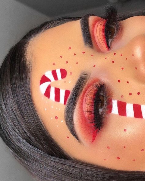 Santa Makeup Christmas, Christmas Light Makeup, Easy Christmas Eye Makeup Ideas, Christmas Simple Makeup, Christmas Day Makeup, Christmas Makeup Looks Simple, Santa Makeup, Holiday Makeup Looks Christmas, Makeup Looks Christmas