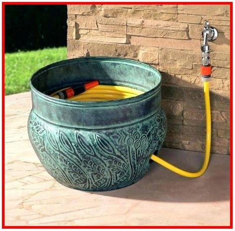 Diy Hose Holder, Garden Diy Decoration Ideas, Garden Hose Storage, Garden Hose Holder, نباتات منزلية, Garden Decor Diy, Hose Holder, Garden Pottery, Have Inspiration