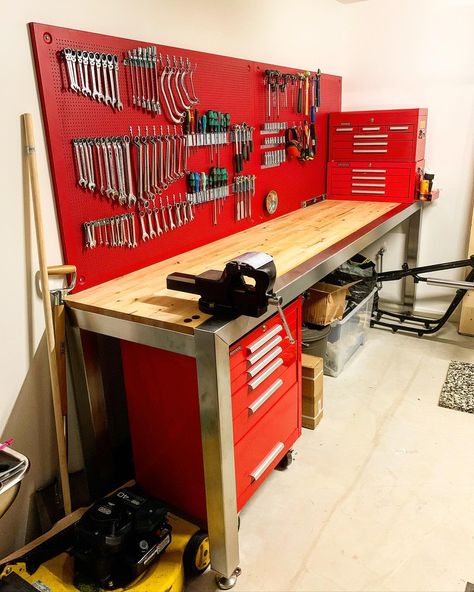 Small Garage Workshop Layout, Garage Storage Shelves Workbenches, Storage Garage Ideas, Slat Wall Storage, Garage Workbench Ideas, Organizing Garage, Wooden Workbench, Woodworking Workshop Layout, Garage Organizing