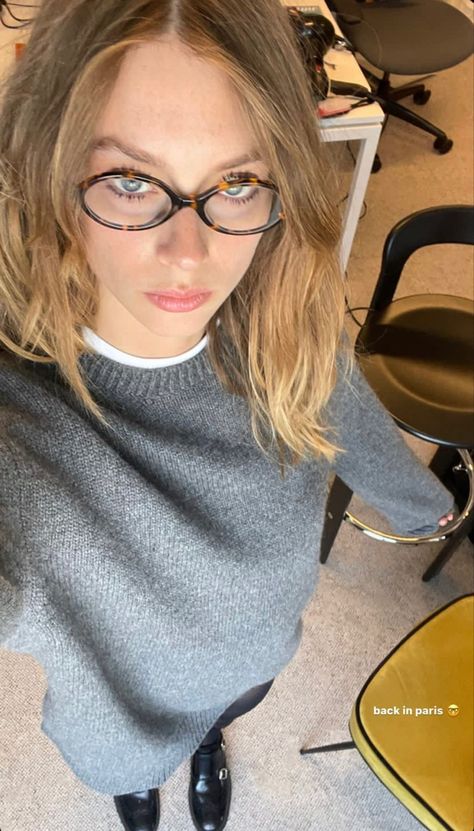 Spectacles Women, Glasses Outfit, Miu Miu Glasses, Glasses Inspiration, Chic Glasses, Stylish Glasses, New Glasses, Fall Fits, Instagram Photo Inspiration