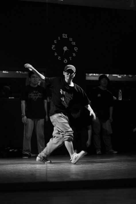 Guy Dancing Aesthetic, Street Dancing Aesthetic, Hiphop Dancer Aesthetic, Hiphop Aesthetic Dance, Breakdance Aesthetic, Male Dancer Aesthetic, Dancer Aesthetic Hip Hop, Amnesia Aesthetic, Dancer Boyfriend