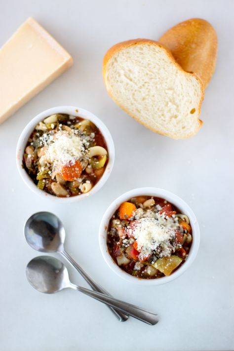 Warm up your Crock-Pot (and your belly) with this sip-able slow cooker minestrone. The soup features a hearty mix of carrots, beans, celery, onion and noodles. It’s great for those days when you want to keep lunch simple with soup and crackers. You can also make a batch in advance, and freeze it. Slow Cooker Minestrone, Clean Eating Dinner, Vegetarian Soup, Crock Pot Soup, Crock Pot Slow Cooker, Slow Cooker Soup, Crock Pot Cooking, Cooking Light, Minestrone