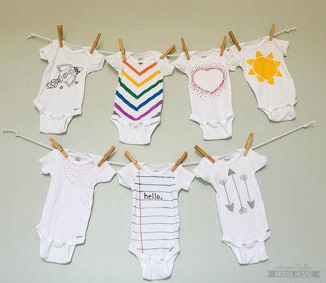 7 Cute Ways to Decorate a Gerber® ONESIES® using Tulip Fabric Markers - perfect for that activity at your next baby shower! Baby Shower Onesie Decorating, Baby Onesies Diy, Onesie Party, Tulip Fabric, Onesie Decorating, Animation Photo, Boy Baby Shower Ideas, Baby Shower Tags, Diy Bebe