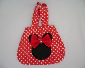 bolsinha-minnie-vermelha Toddler Purse, No Sew Curtains, Mini Mouse, Girls Purse, Purse Organization, Disney Crafts, Fabric Bag, Girls Bags, Sewing Bag