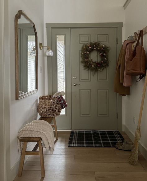 Cottage Entryway, Small Entryways, House Entrance, Cottage Homes, House Inspo, Dream Home Design, Unique Home Decor, House Inspiration, My Dream Home