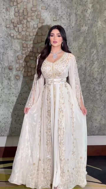 Arabic Nikkah Dress, Moroccan Wedding Dress Traditional, Moroccan Kaftan Dress Wedding, Khaliji Dress, Arabian Wedding Dress, Moroccan Caftan Wedding, Arabic Wedding Dress, Arabic Gowns, Arab Wedding Dress