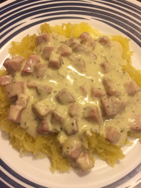 Baked Spaghetti Squash topped with Basil Alfredo Sauce and Ham cubes Ham Spaghetti, Basil Alfredo Sauce, Squash Eggplant Recipe, Keto Spaghetti Squash, Spaghetti Squash Alfredo, Keto Spaghetti, Ham Steak, Spaghetti Squash Casserole, Baked Spaghetti Squash