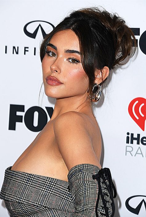 MADISON BEER at the 2023 iHeartRadio Awards Madison Beer Red Carpet, Madison Beer Bangs, Maddison Bear, Madison Bear, Adriana Lima Young, Madison Beer Style, Madison Beer Outfits, Beer Photos, Beer Outfit