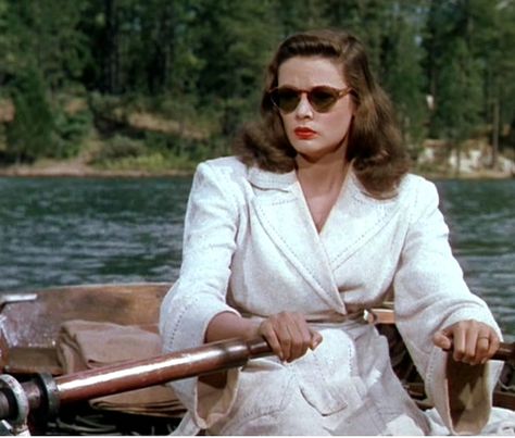 Gene Tierney rowing a boat in the 1940's-  Leave her to Heaven Leave Her To Heaven, Jane Aldridge, Louise Ebel, Jeanne Crain, Gene Tierney, Morticia Addams, Humphrey Bogart, Actrices Hollywood, Kirsten Dunst