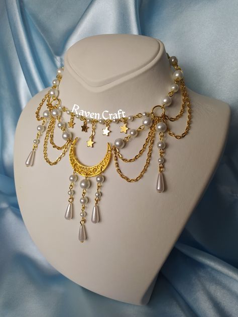 Fantasy Pearl Jewelry, Baroque Jewelry Aesthetic, Moon Jewelry Aesthetic, Royal Jewelry Aesthetic, Medieval Necklaces, Ethereal Accessories, Royal Necklaces, Fantasy Jewelry Necklace, Royal Accessories