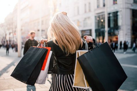 How to Stop Impulse Buying: 12 Ways to Quit Mindless Shopping Amazon Online Shopping, Boxing Day Sales, Fast Fashion Brands, Oxford Street, Europe Fashion, Retail Therapy, Cheap Clothes, Fast Fashion, Coach Dinky Crossbody