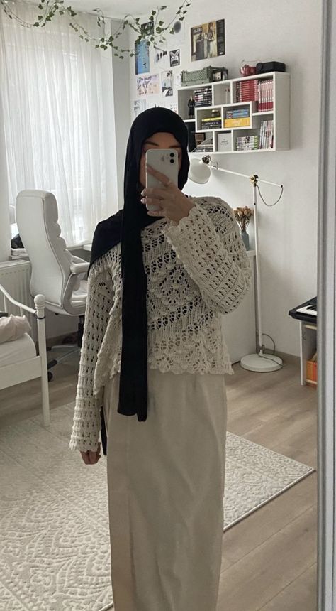 Hijab Maxi Skirt Outfit, Modest Hijabi Outfits Casual, Blouse And Skirt Outfit, Modest Crochet, Hijab Fits, Modest Outfits Muslim, Rok Outfit, Estilo Hijab, Hijabi Outfit