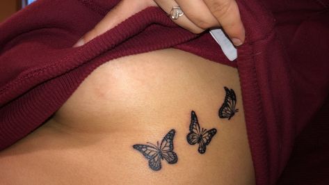 tattoo butterfly sideboob Butterfly Rib Tattoo, Underboob Tattoo Designs, Rib Tattoos For Women, Small Girly Tattoos, Butterfly Tattoos For Women, Chest Tattoos For Women, Tattoos For Black Skin, Pretty Tattoos For Women, Dope Tattoos For Women