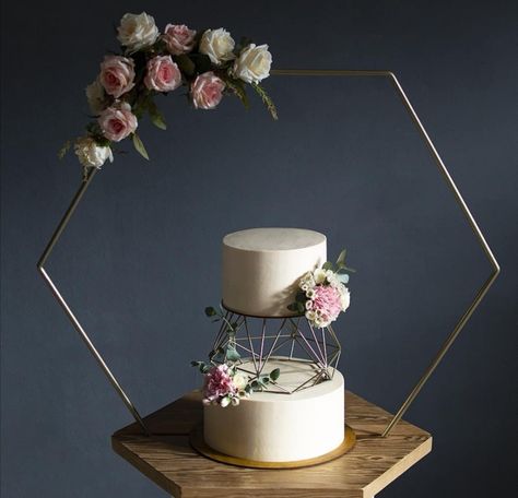 Geometric Cake Stand, Cake Spacer Wedding Cake, Carving Cake Recipe, Engagement Cake Decorations, Cake Spacer, White And Gold Wedding Cake, Geometric Cake, Cake Wallpaper, Wedding Cake Display