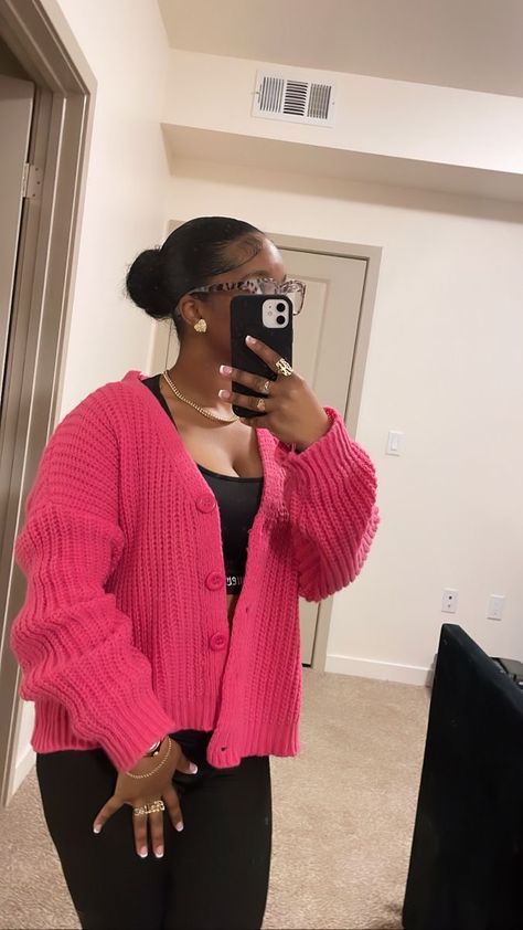 Simple Outfit Black Women, Pink Cardigan Outfits, Mode Zara, Cute Modest Outfits, Cute Comfy Outfits, Cute Swag Outfits, Fashion Mistakes, Modest Fashion Outfits