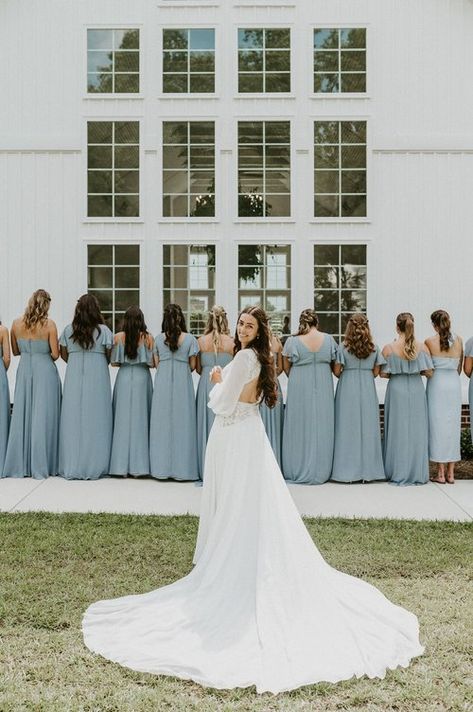 First Look Bridesmaids, Bridesmaid First Look, Bridesmaids First Look, Bridal Shower Outfit, Bridal Prep, Bridesmaids Photos, Fun Shots, Wedding Photography Inspiration, Brides And Bridesmaids