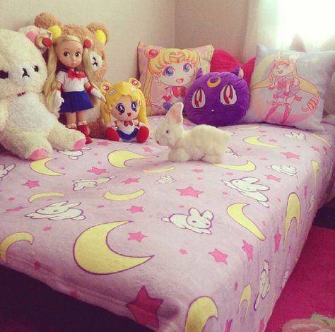 Sailor Moon Bedding, Sailor Moon Bedroom, Sailor Moon Room, Nerdy Bedroom, Kawaii Room Ideas, Kawaii Bedroom, Otaku Room, Anime Room, Pastel Room