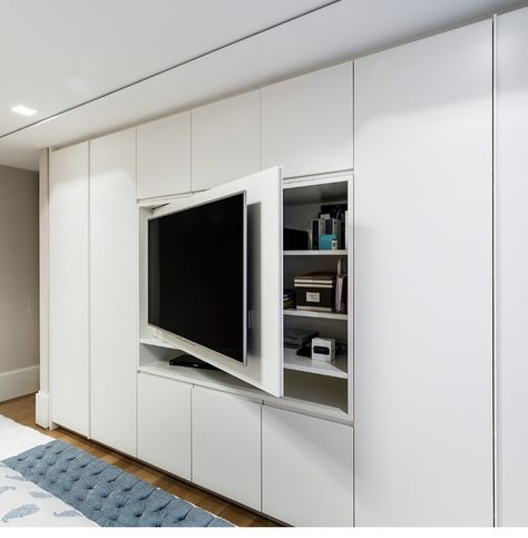 Closet Con Tv, Built In Tv Cabinet, Tv Mounted, Bedroom Built Ins, Bedroom Built In Wardrobe, Living Room Built Ins, Tv Room Design, Wardrobe Interior Design, Closet Layout