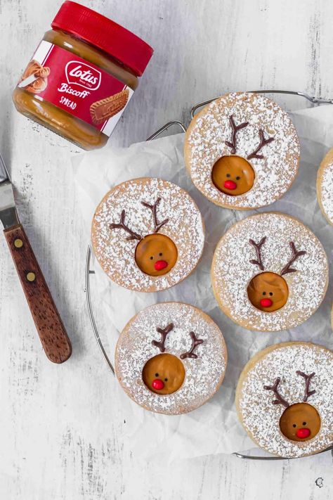 Christmas Cookies 2023, Christmas Sweet Ideas, Cool Christmas Cookies, Christmas Bakes Ideas, Cute Christmas Baking, Reindeer Biscuits, Best Christmas Cookies Recipes, Christmas Biscuits Recipe, Rudolph Cookies