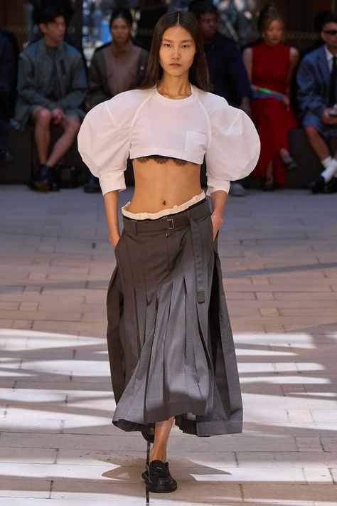 Sacai Spring 2025 Menswear https://www.vogue.com/fashion-shows/spring-2025-menswear/sacai/slideshow/collection#60 Minimal Skirt, Opera Sport, Smart Chic, Paris Fashion Week Men, Ryan Roche, 2024 Runway, A Game Of Clothes, Game Of Clothes, 2025 Trends