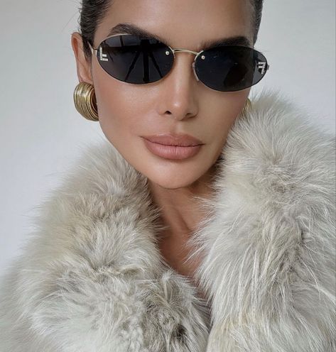 Fendi Glasses Sunglasses, Fendi Sunglasses Women, Sunglasses Fendi, Fendi Glasses, Classy Glasses, Fendi Eyewear, Fendi Women, Sunglasses Outfit, Protective Eyewear