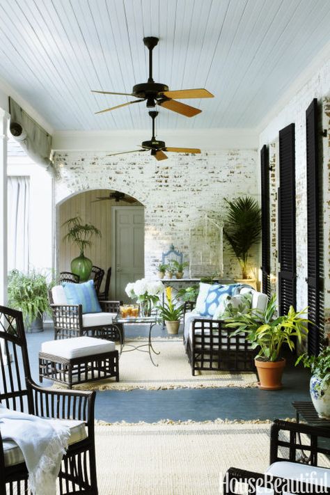 FEZ – On a Louisiana porch, the family's heirloom wicker is topped with pillows in Peter Dunham Textiles fabrics, including Fez and Bukhara. The jute rugs are from Cost Plus World Market. Click through for more outdoor fabric ideas. Terrace Cover, Classic Southern Home, Peter Dunham, Louisiana Homes, Outdoor Upholstery Fabric, Southern House Plans, Jute Rugs, Southern Homes, Home Porch