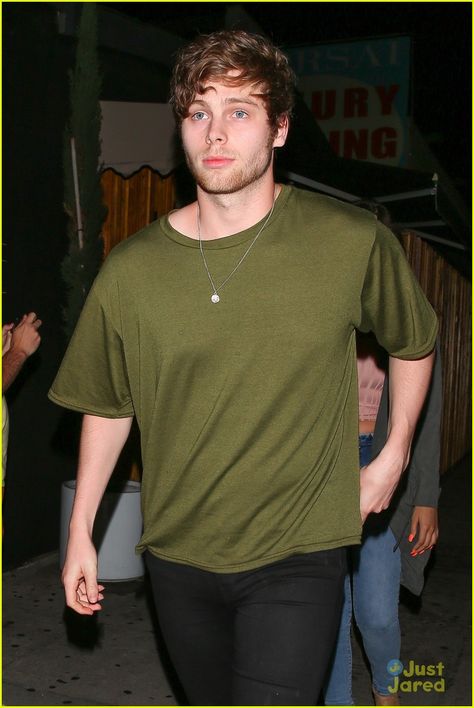 Luke Hemmings 2016, 5sos Luke, Luke Roberts, Olive Green Shirt, Hate Men, Oh My God, Luke Hemmings, Summer Boy, My God