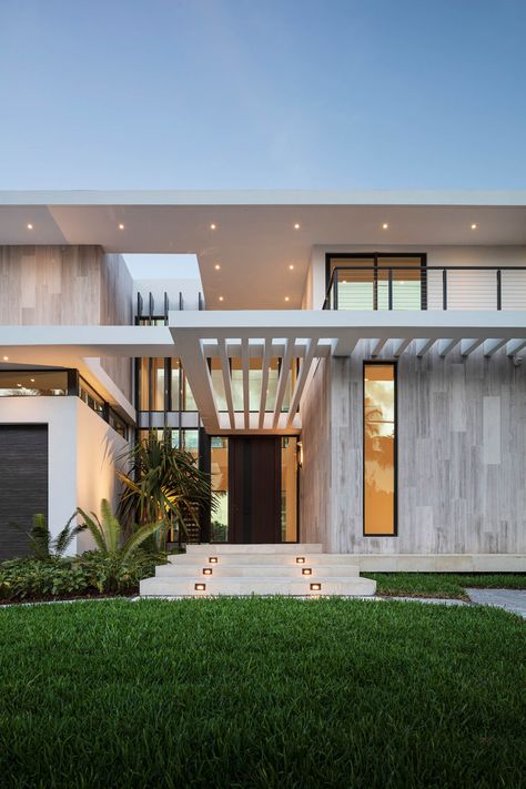 99 Residence in Bay Harbor, Florida desi|Houses Studio Architecture Design, Residential Exterior, Studio Architecture, Exterior Painting, Casa Country, Studios Architecture, Modern House Facades, Modern Exterior House Designs, Architecture Building Design