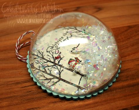 Decoracion Navidad Diy, Recycle Christmas Cards, Recycled Christmas, Vintage Christmas Crafts, Globe Ornament, Diy Ornaments, Christmas Card Crafts, Old Christmas, Ornament Kit