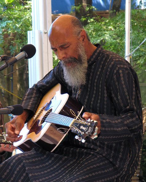 Richie Havens at the BAM Rhythm & Blues Festival at MetroTech. Richie Havens, Woodstock Festival, Blues Festival, Outdoor Concert, Rhythm And Blues, Country Western, Woodstock, Peace And Love, Brooklyn