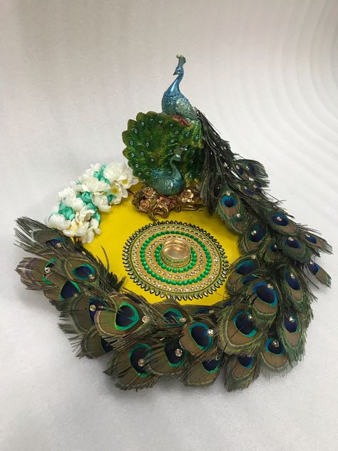 Instagram : @radhearts.in Whatsapp : 9819834090 Peacock Aarti Thali Decoration, Mehendi Tray Decoration Ideas, Peacock Thali Decoration, Peacock Plate Decoration, Kansar Thali Decoration Ideas, Diy Engagement Decorations, Arti Thali Decoration, Arti Thali, Handmade Hamper