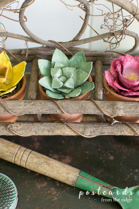 Egg Carton Tulips, Egg Carton Wall Decor, Paper Egg Carton Crafts, Styrofoam Egg Carton Crafts, Paper Flowers Centerpieces, Egg Box Crafts, Flowers From Paper, Egg Box Craft, Tissue Paper Flowers Easy