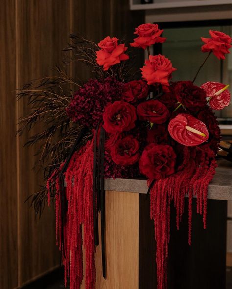 Moody Tablescape, Red Rose Bouquet Wedding, Red Flower Arrangements, Orchid Bouquet Wedding, Red Anemone, Red And White Weddings, Red Orchids, Red Wedding Flowers, Dream Wedding Decorations