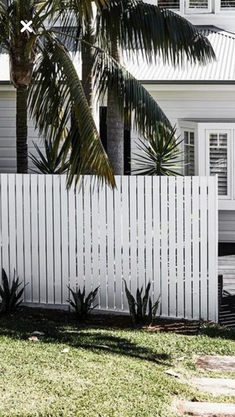 White Metal Fence Front Yard, Modern White Picket Fence Front Yard, Aluminium Front Fence Ideas Australia, Fence Paling Ideas, Modern White Picket Fence, Backyard Picket Fence, White Timber Fence, Beach House Fence Ideas, White Fence Front Yard